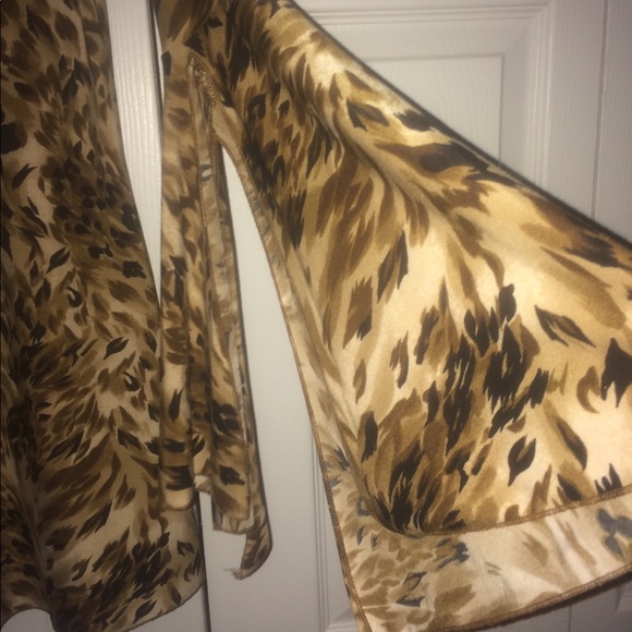 Exotic print top - Picture 3 of 4